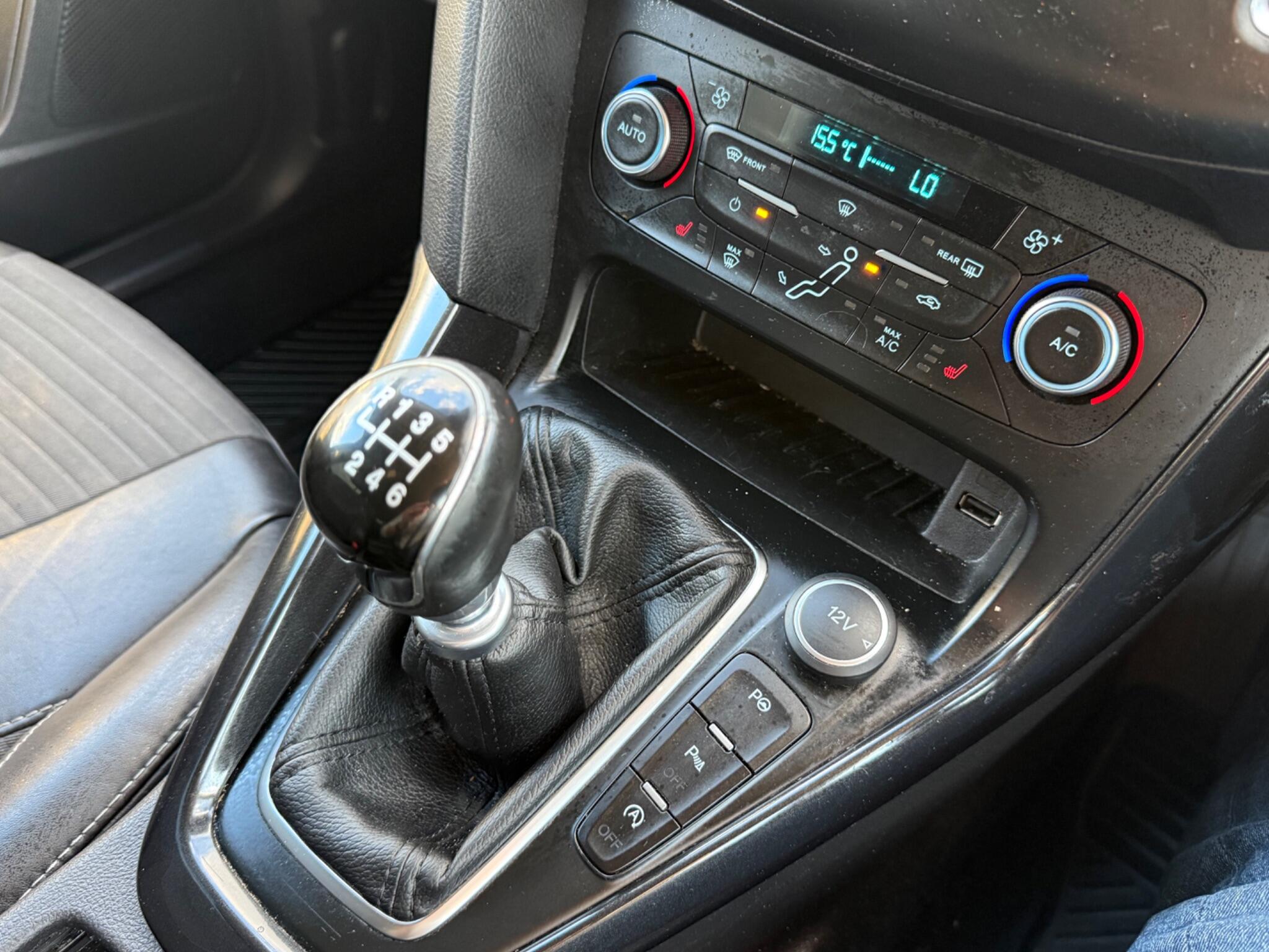 Ford Focus 1.5T EcoBoost Titanium X Euro 6 (s/s) 5dr — photo 99 of 126